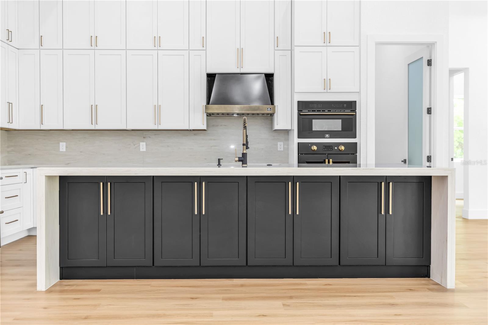 Image 8 of 46 For 19536 Mardi Gras Street