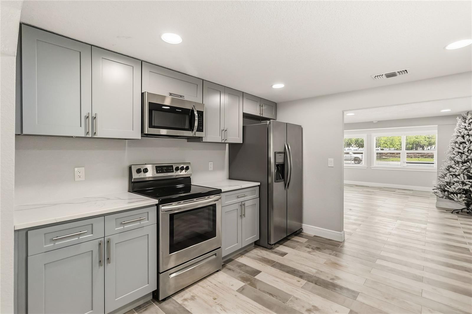 Image 14 of 37 For 4116 Goldenrod Road