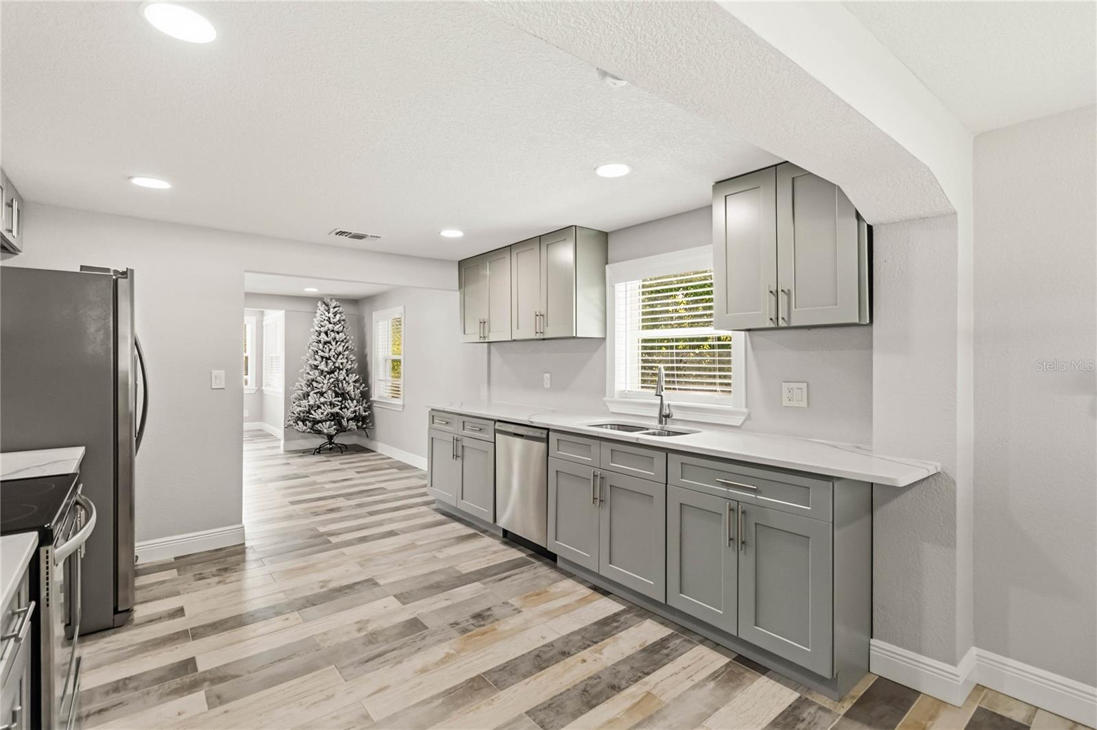 Image 15 of 37 For 4116 Goldenrod Road