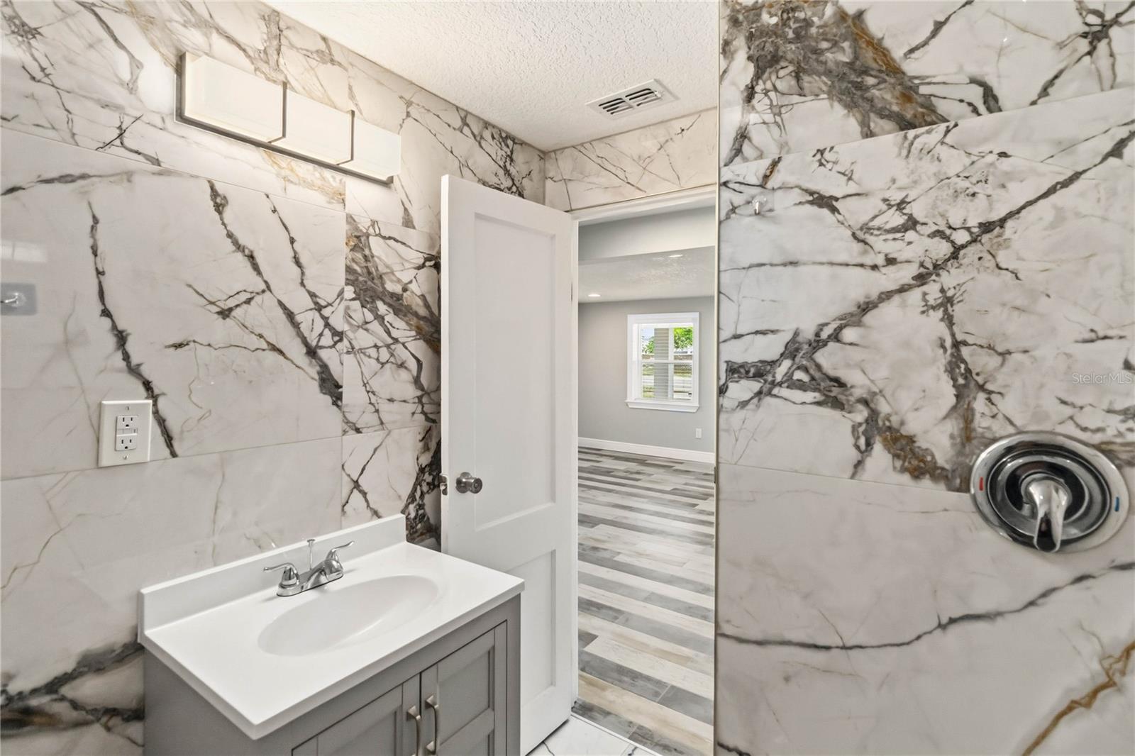 Image 22 of 37 For 4116 Goldenrod Road