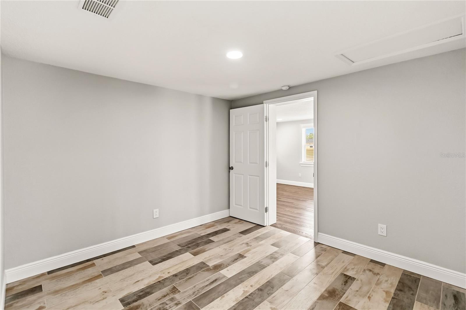 Image 24 of 37 For 4116 Goldenrod Road