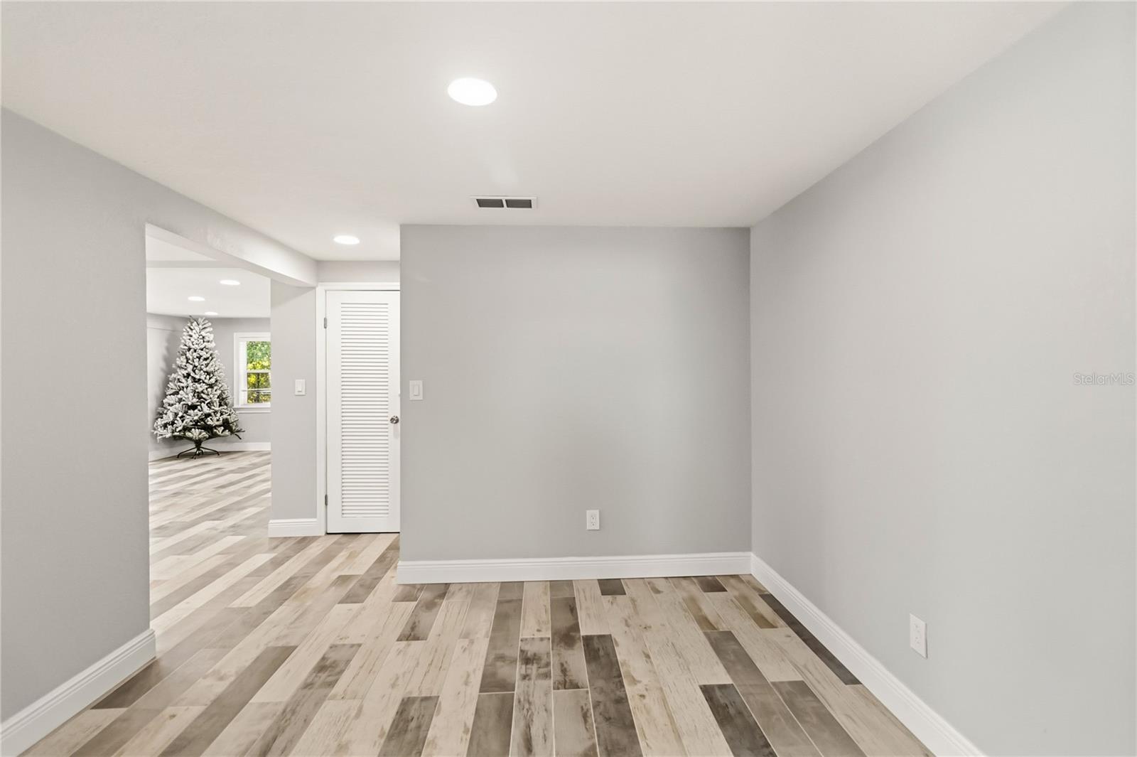 Image 25 of 37 For 4116 Goldenrod Road