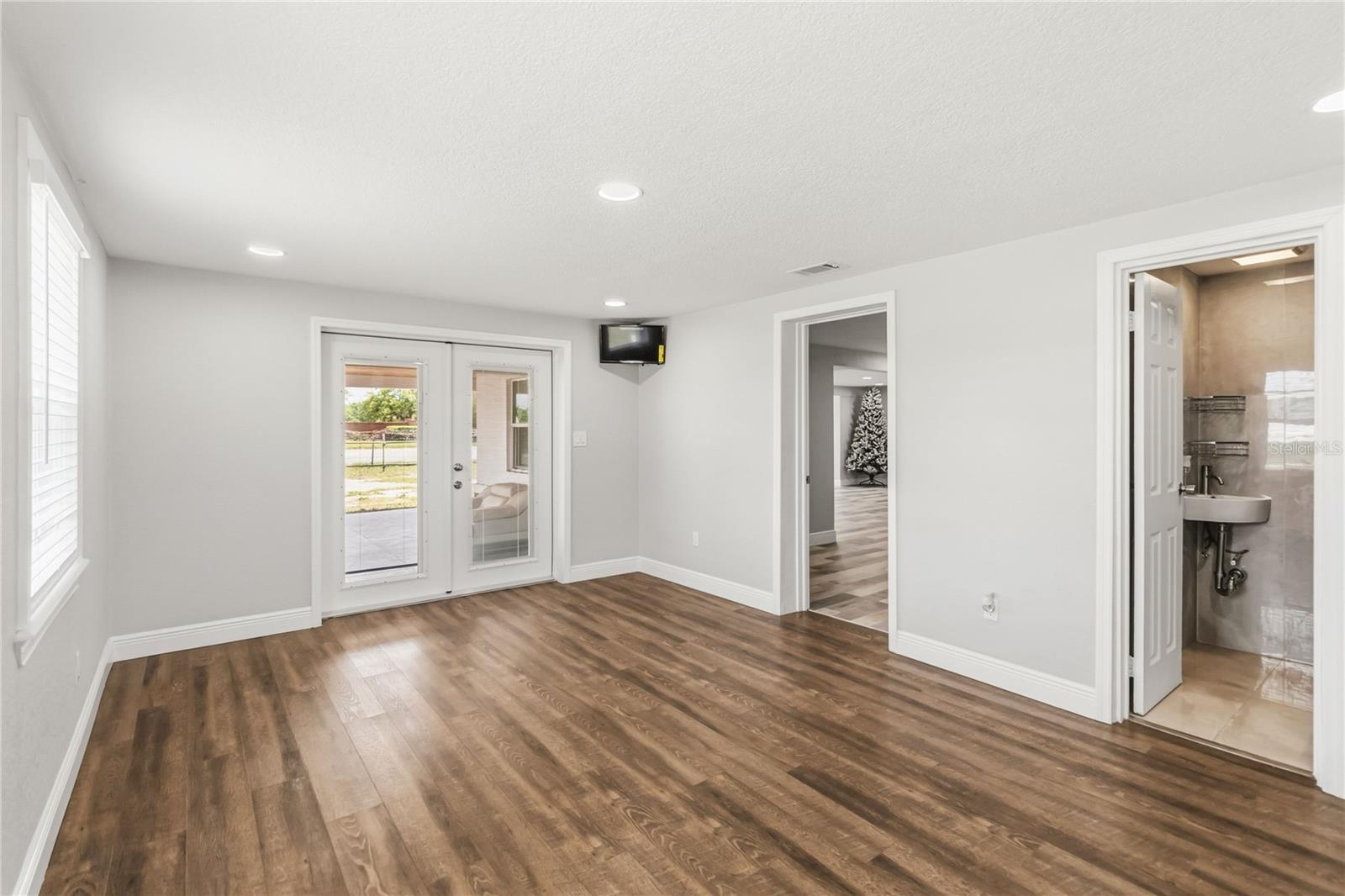 Image 26 of 37 For 4116 Goldenrod Road