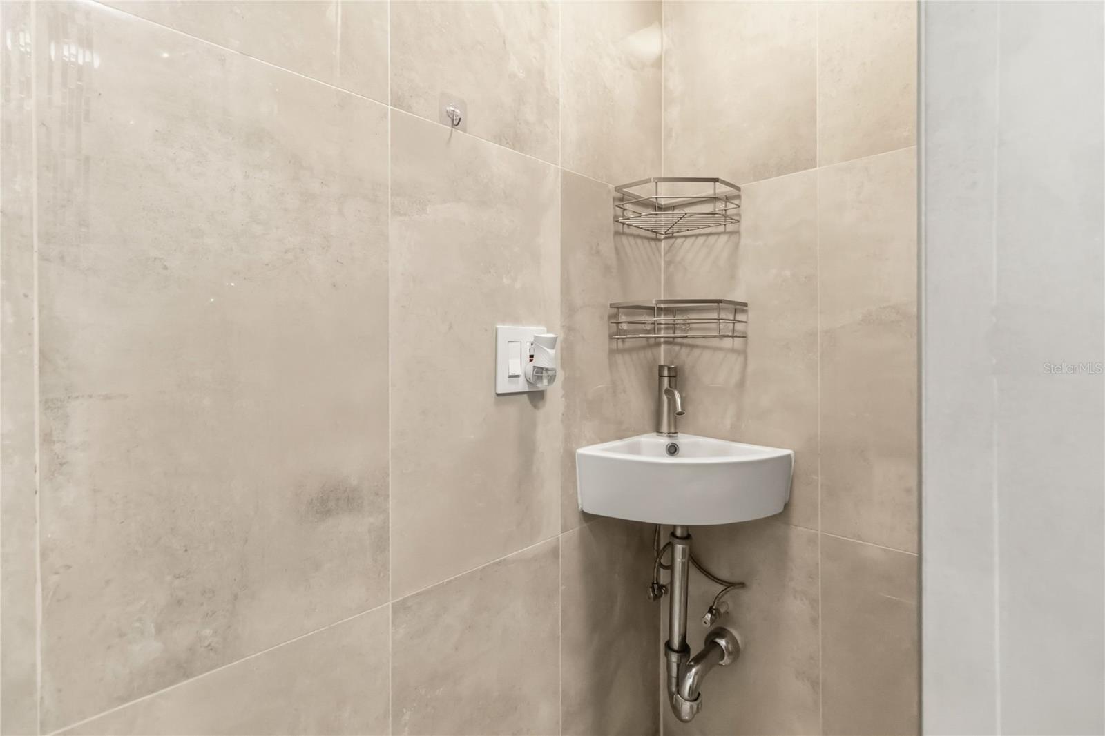 Image 28 of 37 For 4116 Goldenrod Road