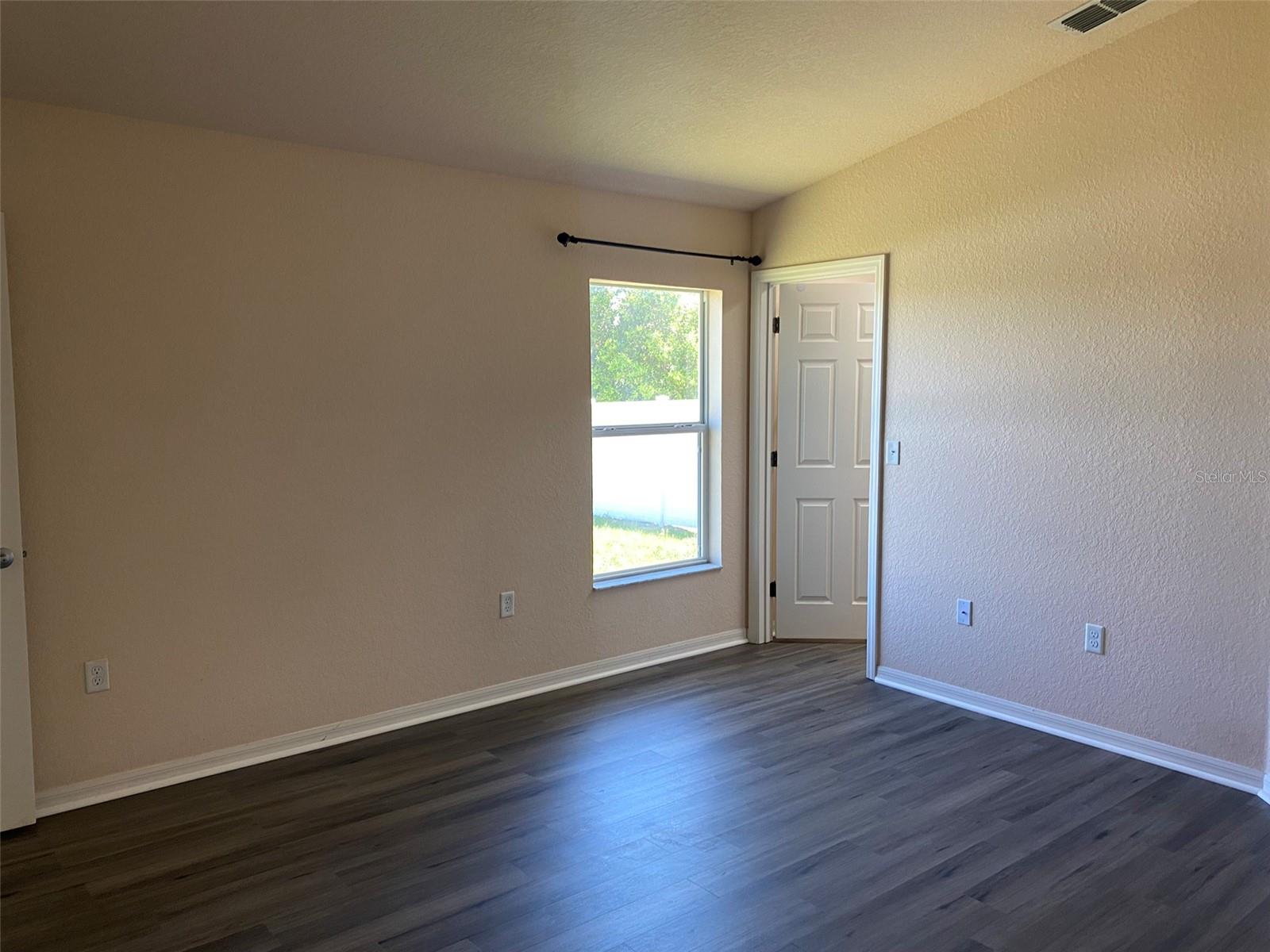 Image 11 of 27 For 250 Highland Meadows Court