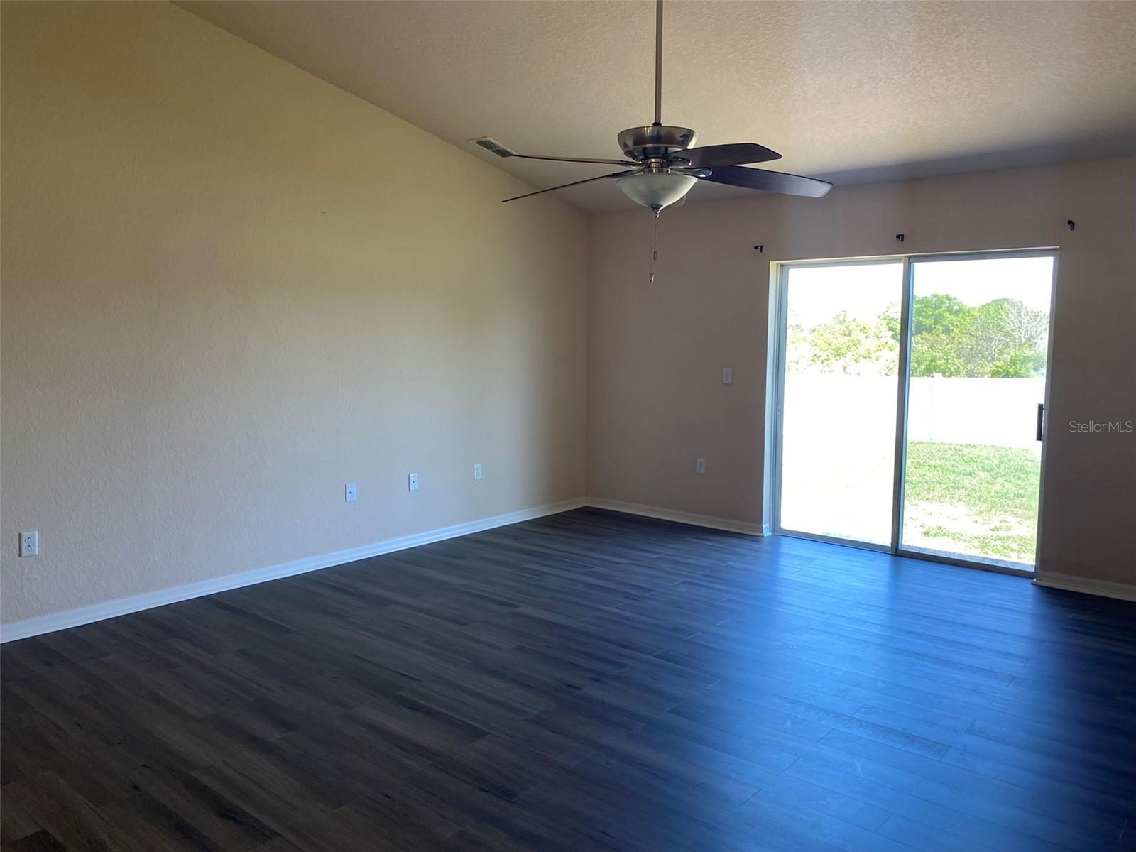 Image 12 of 27 For 250 Highland Meadows Court