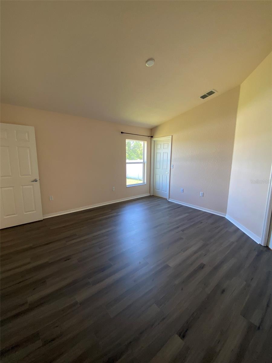 Image 18 of 27 For 250 Highland Meadows Court