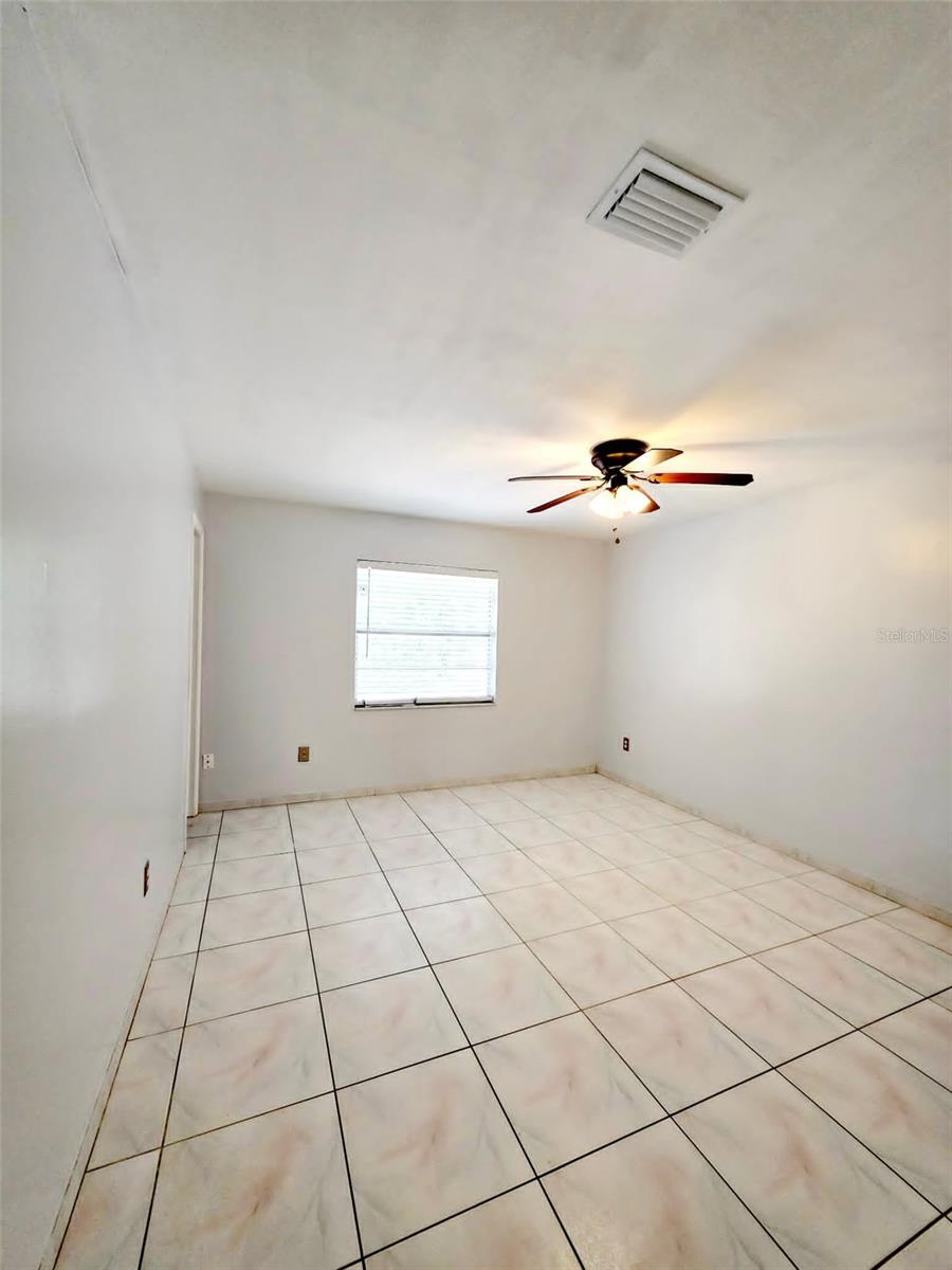 Image 16 of 29 For 812 Gullberry Lane