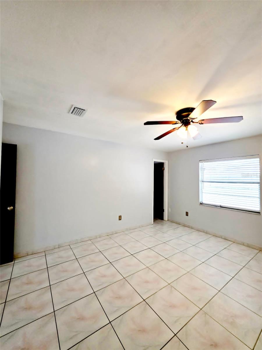 Image 17 of 29 For 812 Gullberry Lane