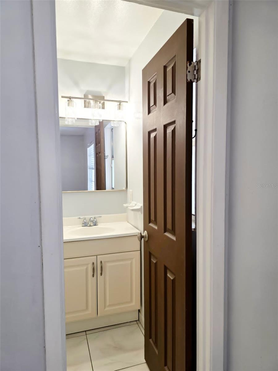 Image 18 of 29 For 812 Gullberry Lane