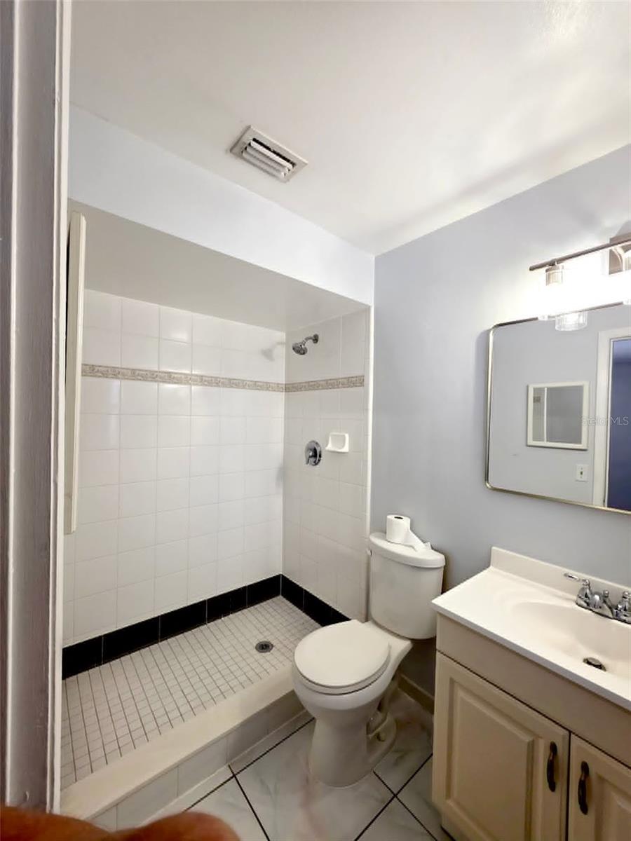 Image 19 of 29 For 812 Gullberry Lane