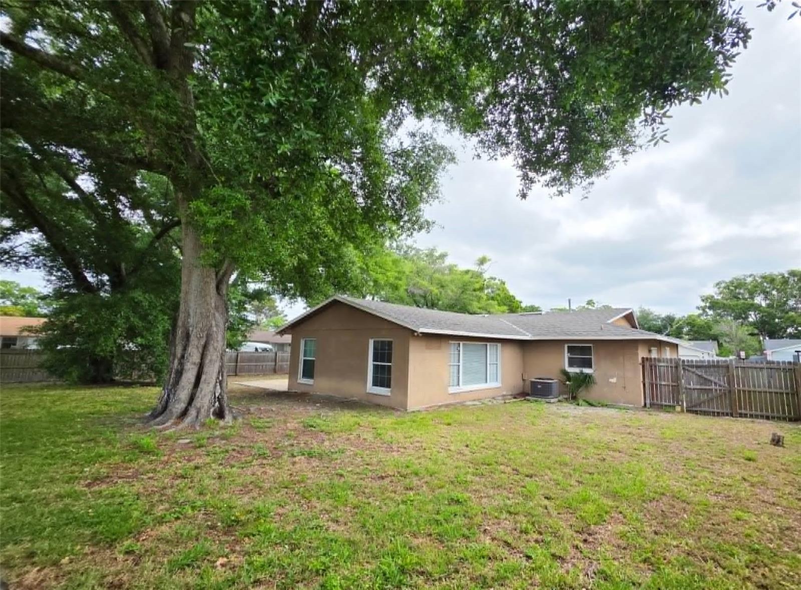 Image 24 of 29 For 812 Gullberry Lane