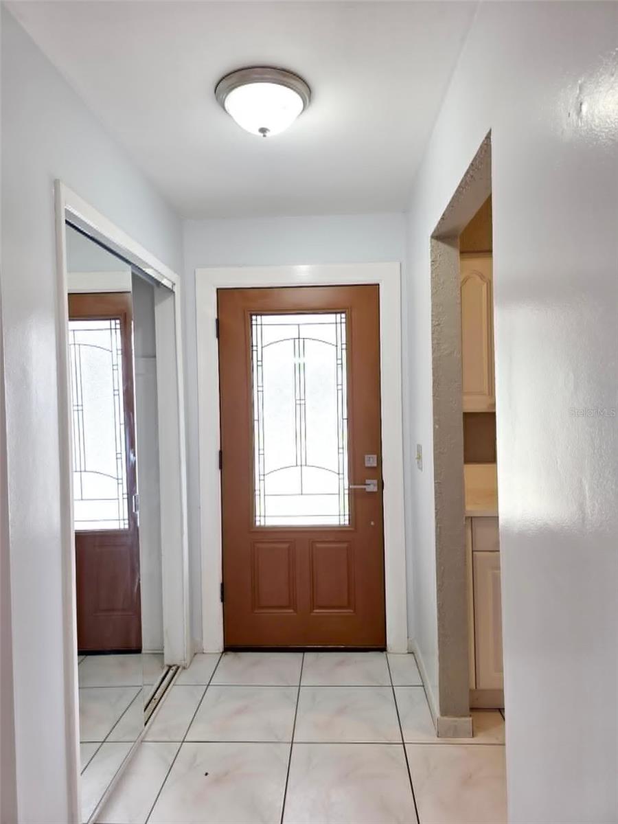 Image 4 of 29 For 812 Gullberry Lane