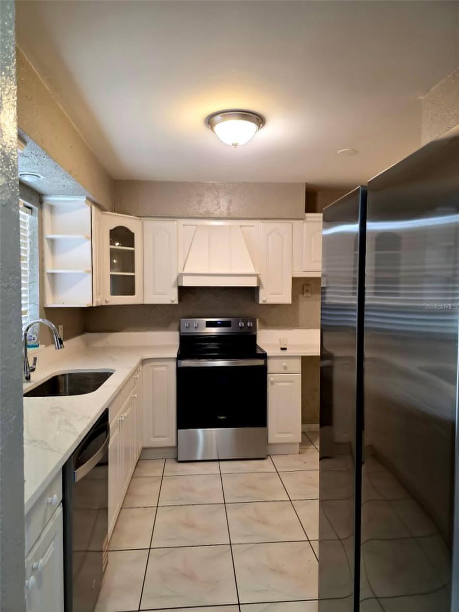 Image 5 of 29 For 812 Gullberry Lane