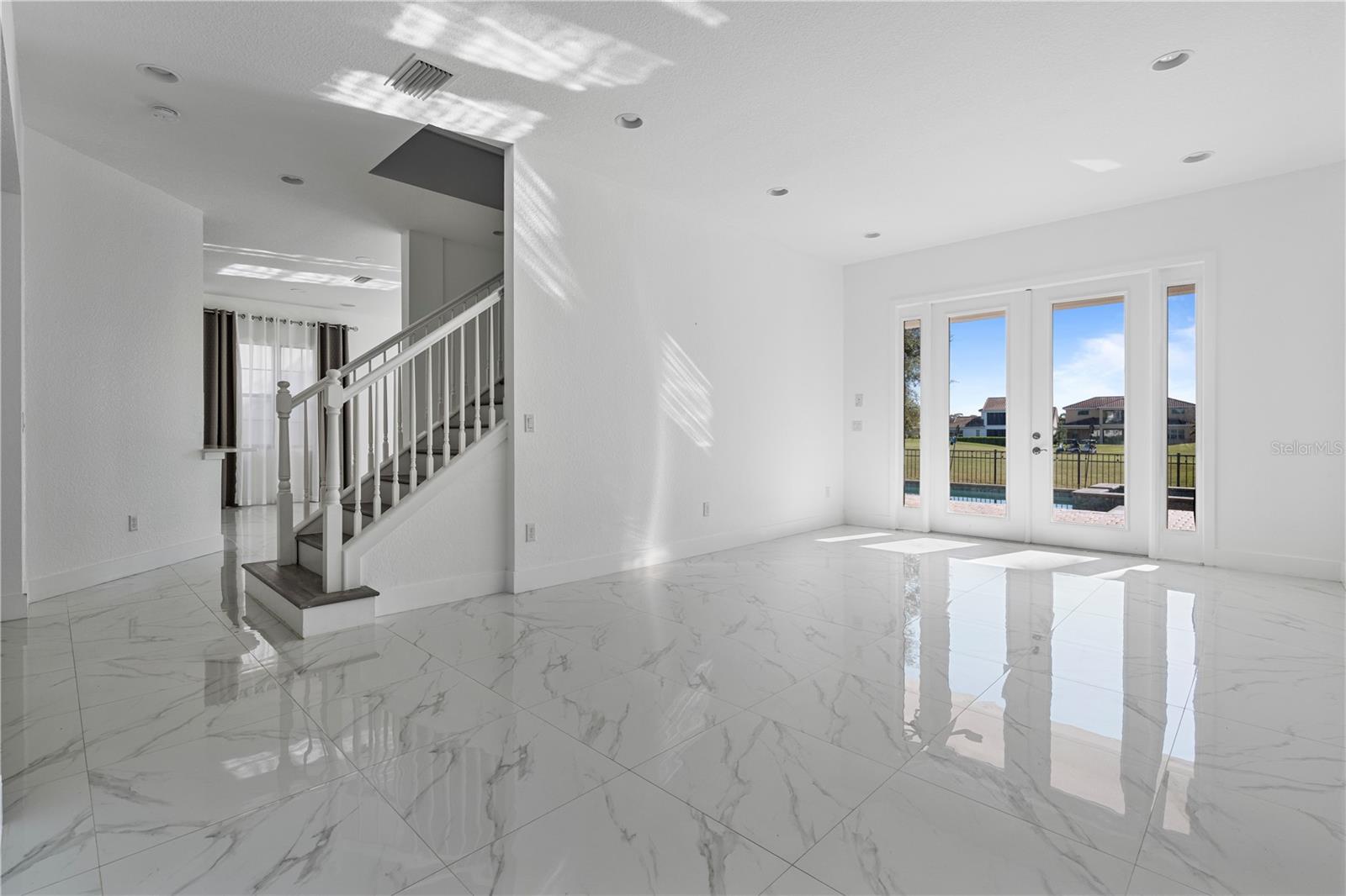 Image 17 of 53 For 13019 Woodford Street