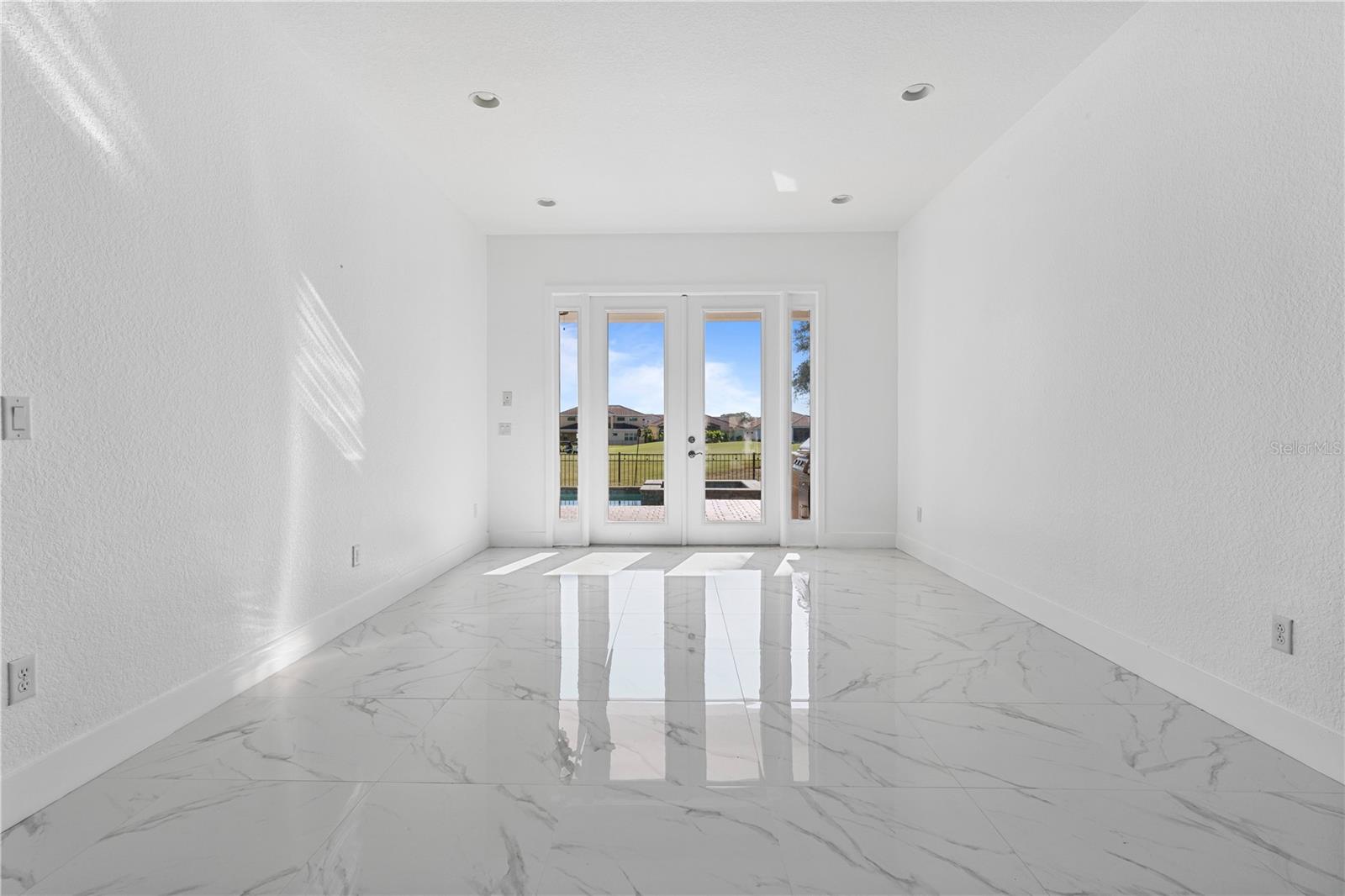 Image 18 of 53 For 13019 Woodford Street