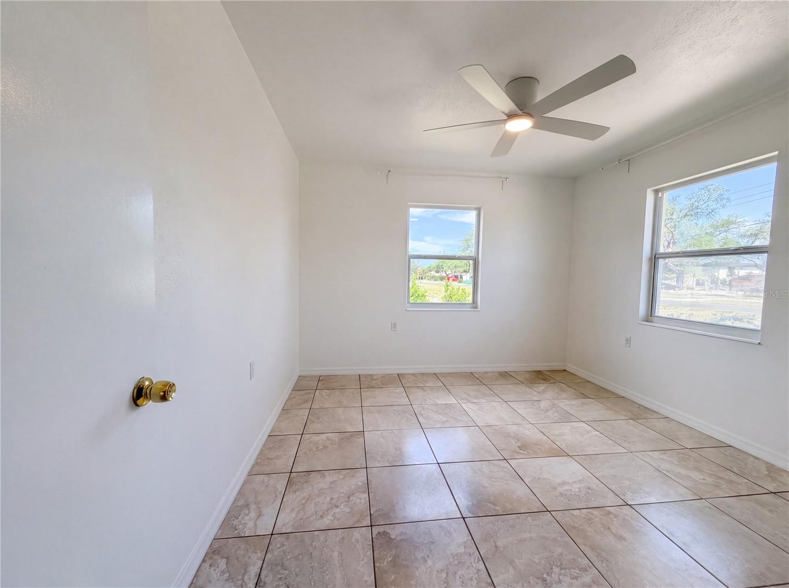 Image 12 of 28 For 829 4th Street