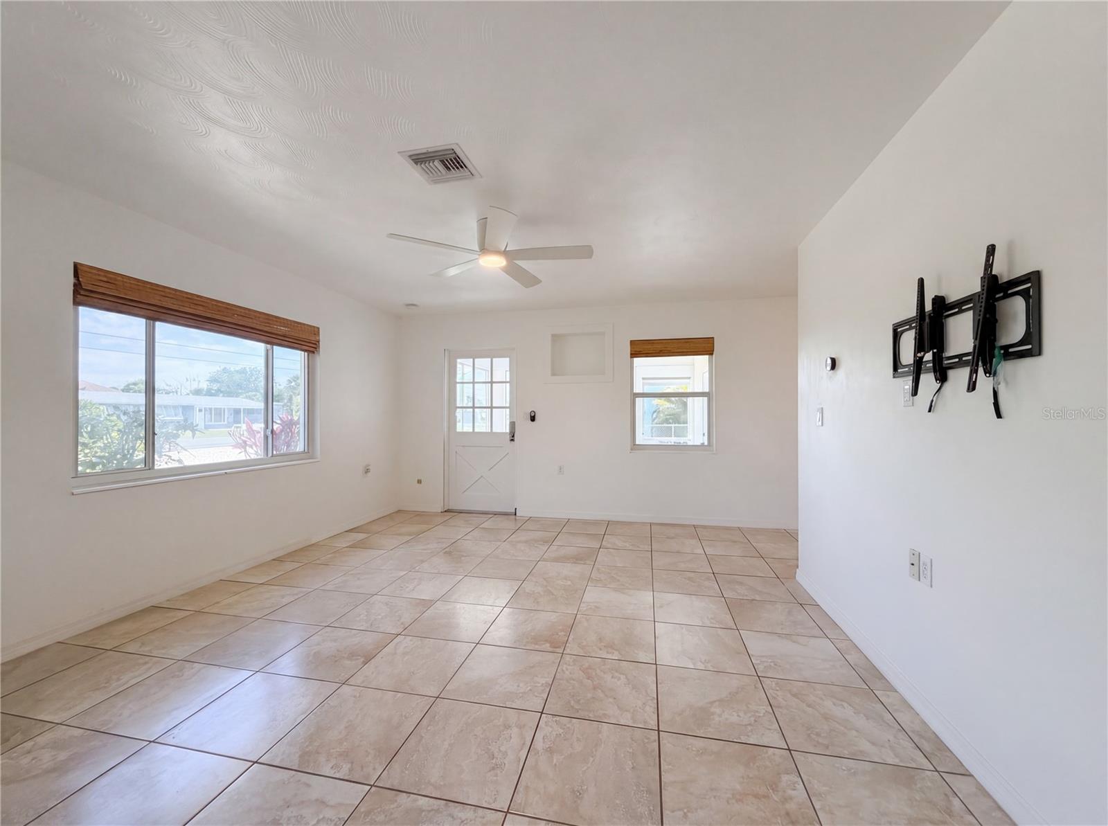 Image 8 of 28 For 829 4th Street