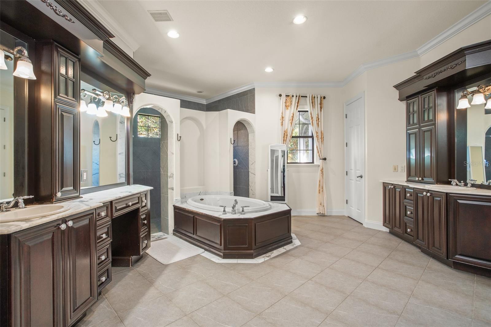 Image 21 of 53 For 9011 Pinnacle Circle