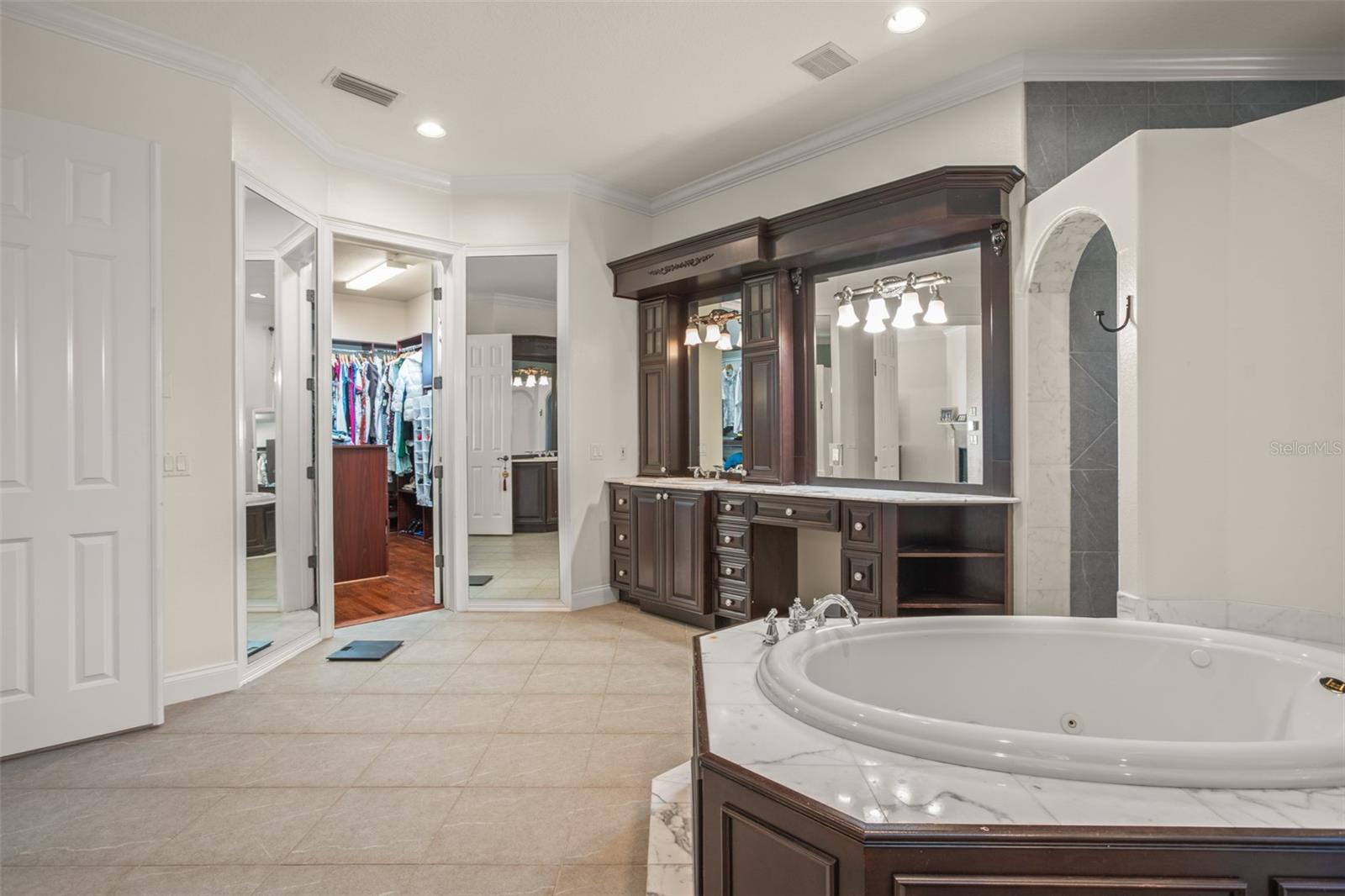 Image 22 of 53 For 9011 Pinnacle Circle