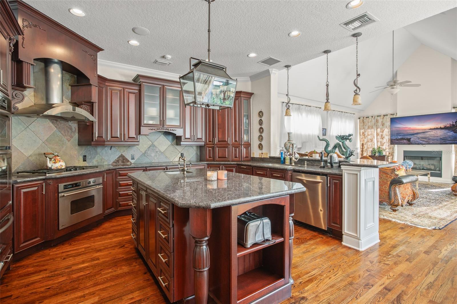 Image 6 of 53 For 9011 Pinnacle Circle