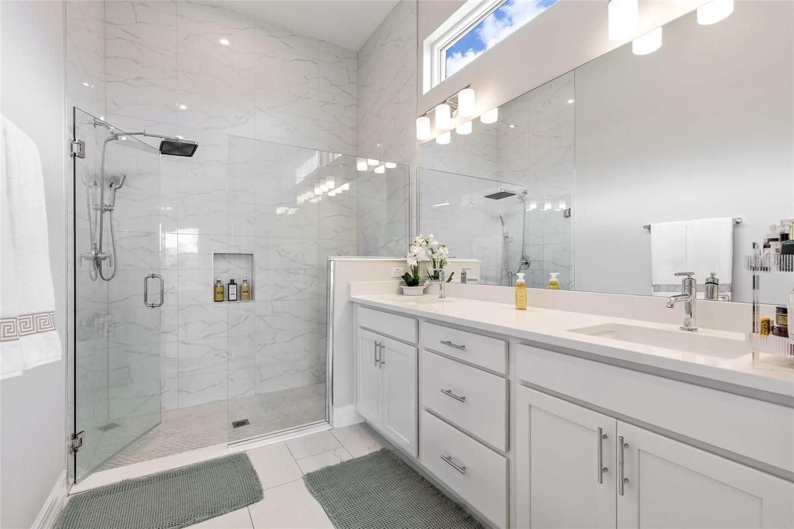 Image 16 of 41 For 819 Liliana Drive