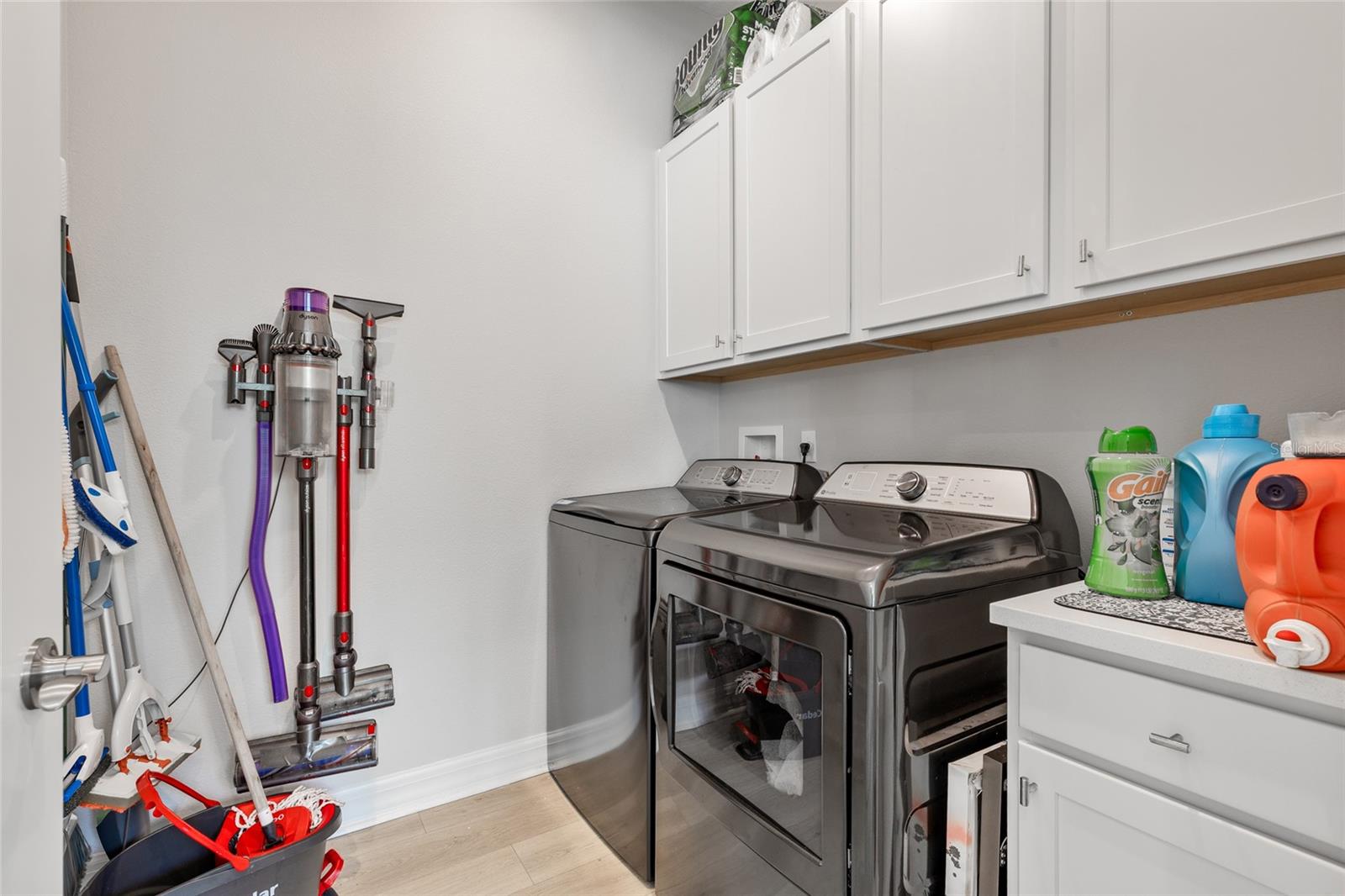 Image 25 of 41 For 819 Liliana Drive