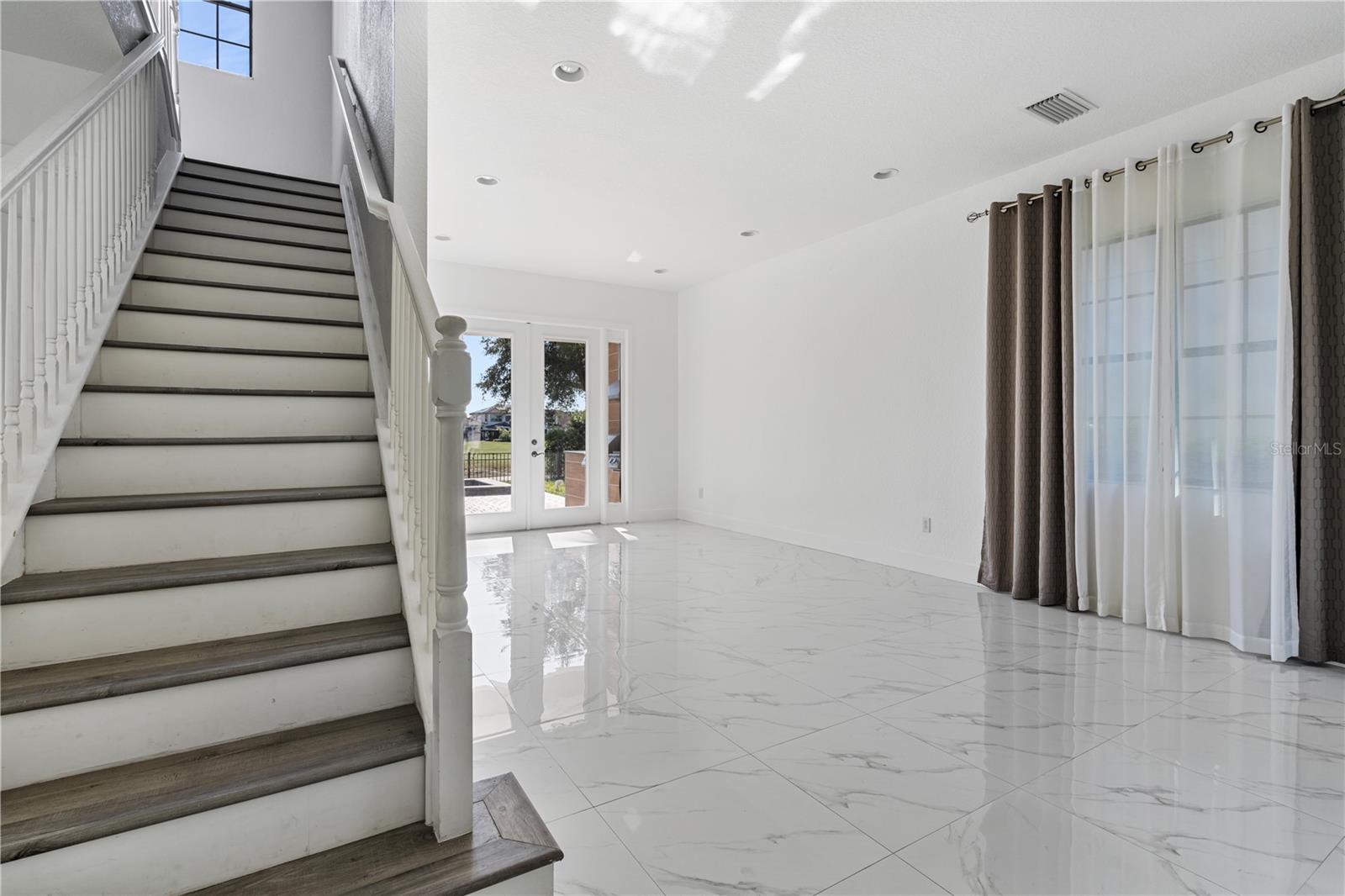 Image 19 of 53 For 13019 Woodford Street