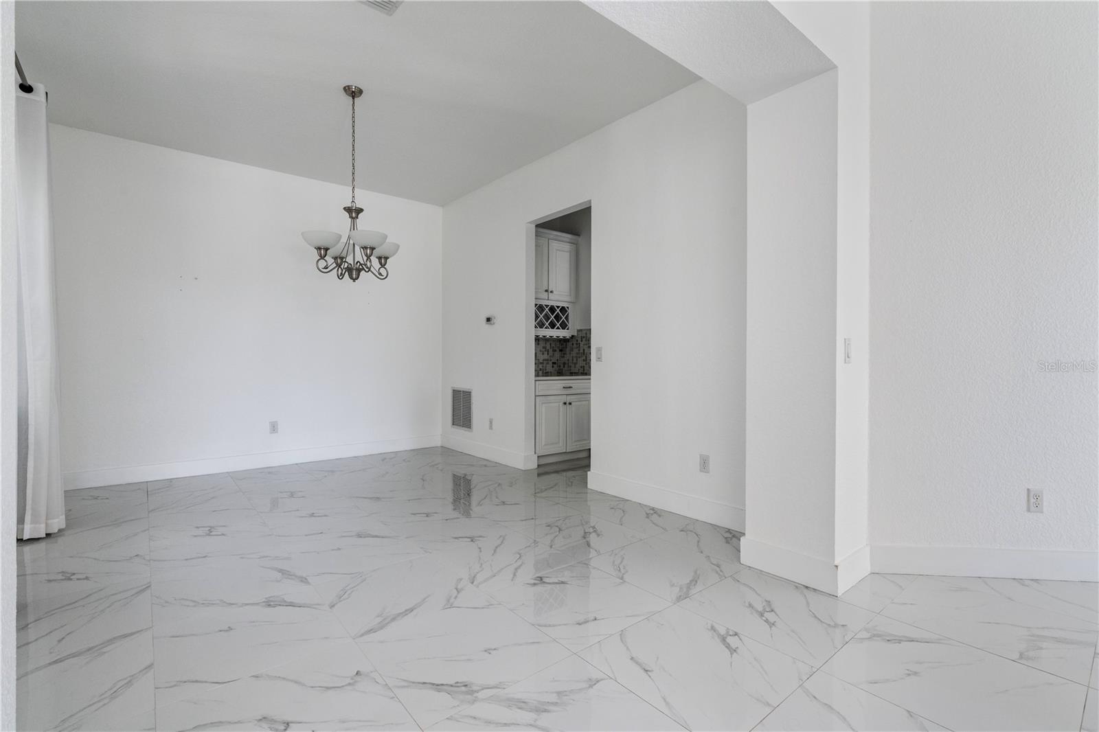 Image 22 of 53 For 13019 Woodford Street