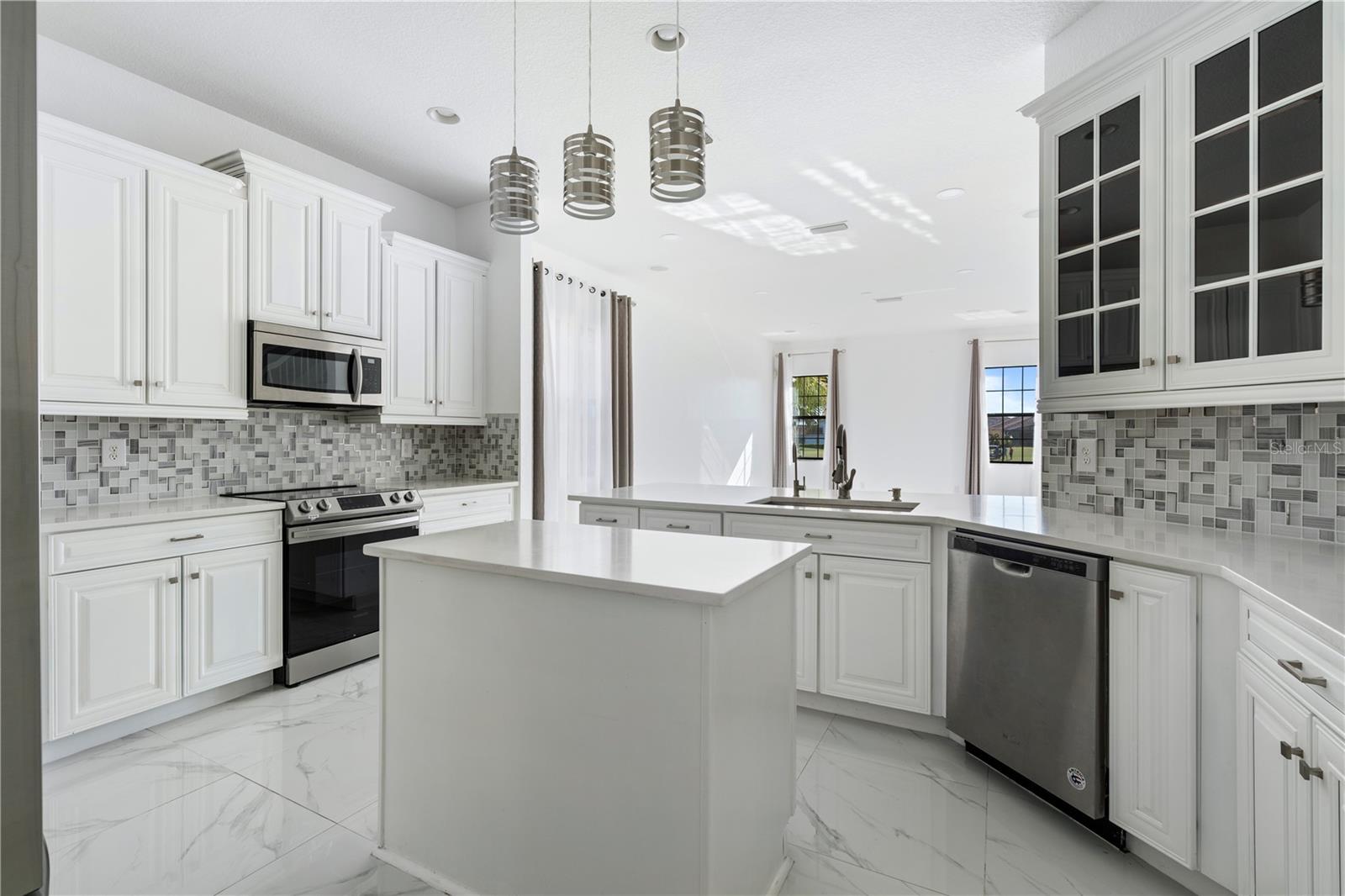 Image 33 of 53 For 13019 Woodford Street