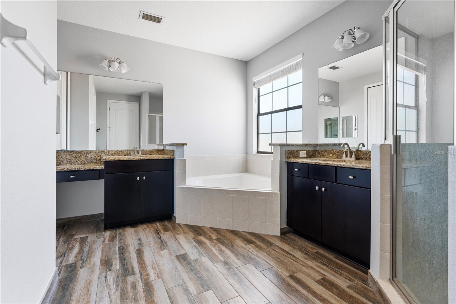 Image 38 of 53 For 13019 Woodford Street