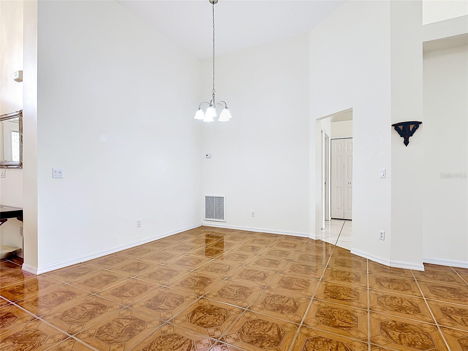 Image 8 of 56 For 322 High Vista Drive
