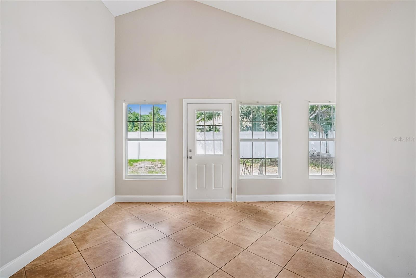 Image 13 of 46 For 108 Edgewater Circle