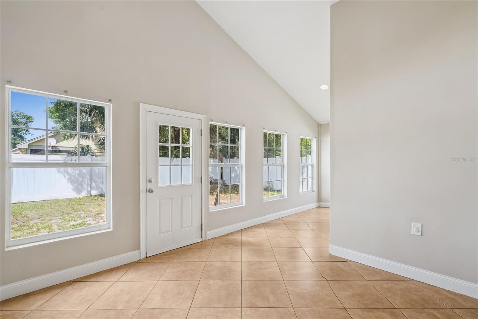 Image 14 of 46 For 108 Edgewater Circle