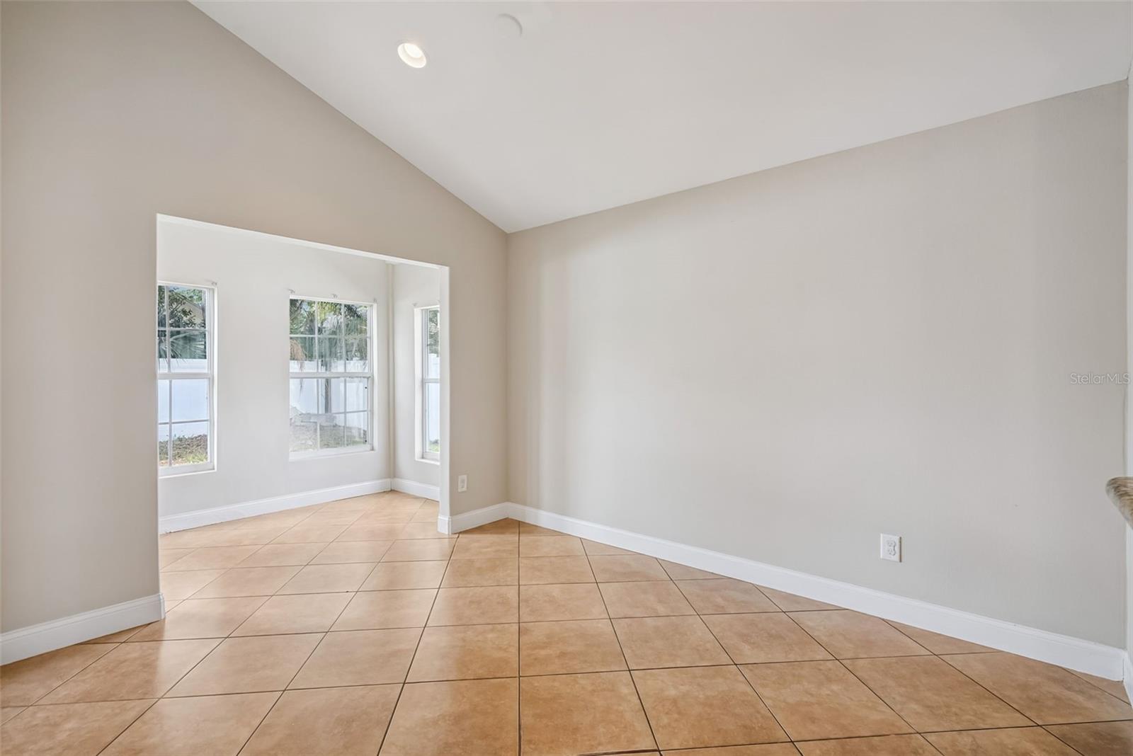 Image 15 of 46 For 108 Edgewater Circle