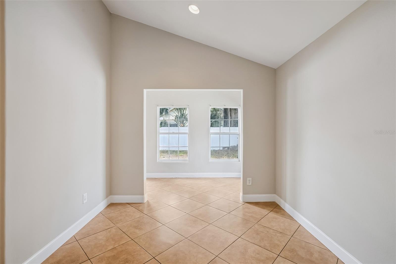 Image 16 of 46 For 108 Edgewater Circle