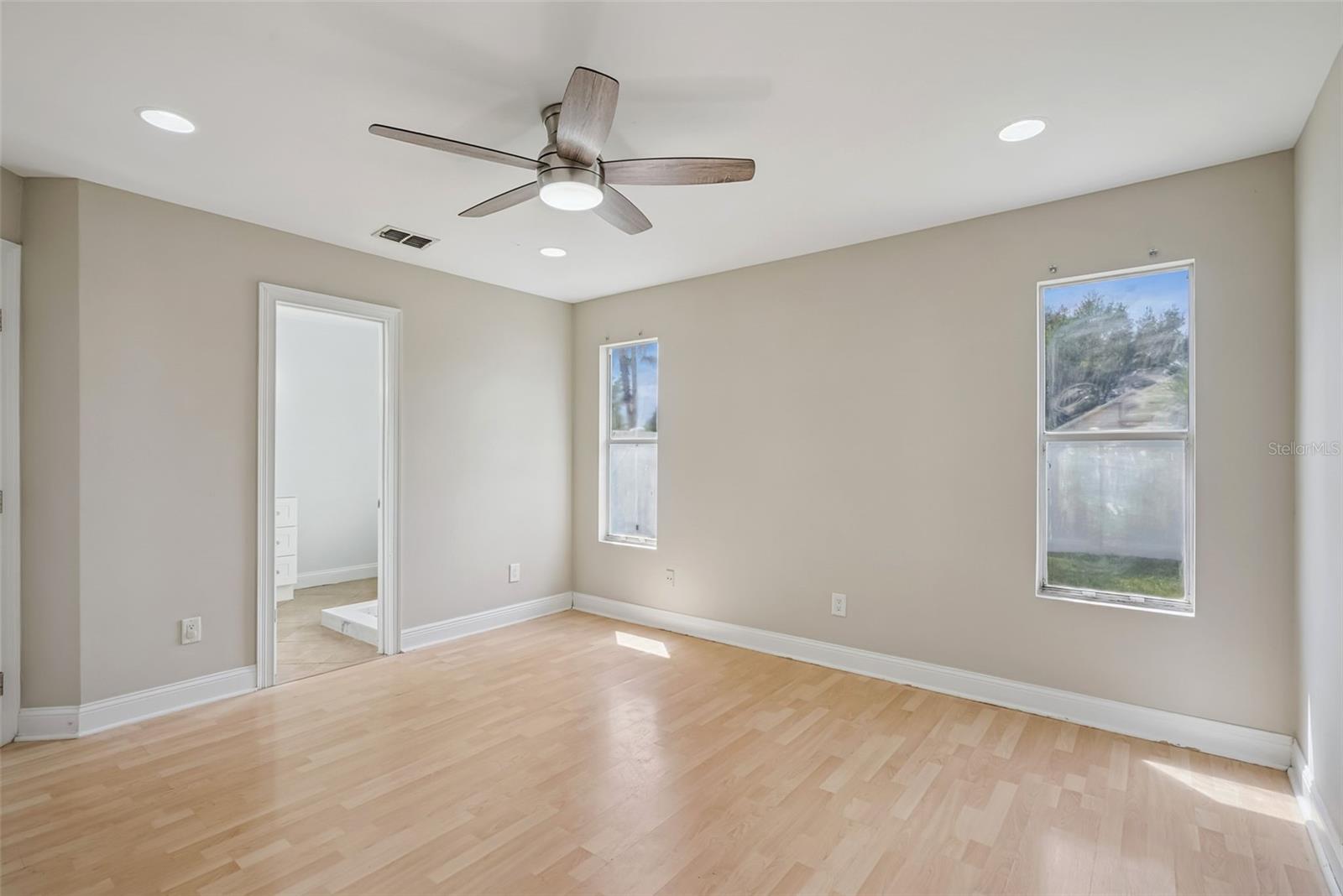 Image 17 of 46 For 108 Edgewater Circle