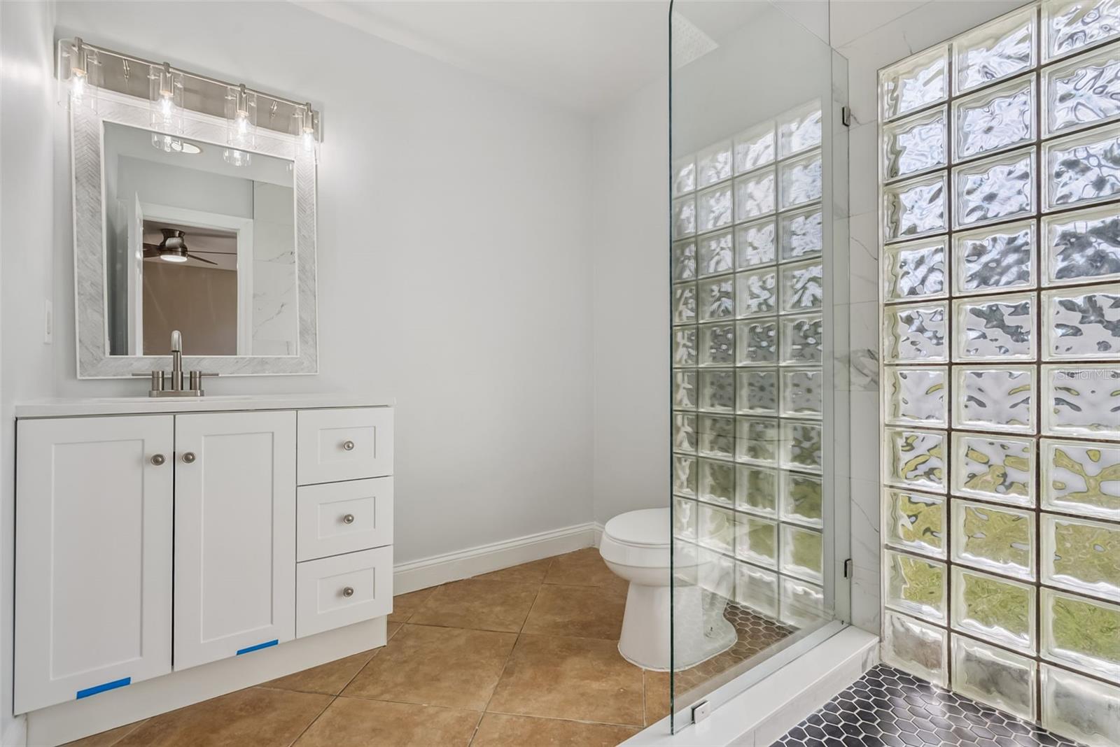 Image 18 of 46 For 108 Edgewater Circle