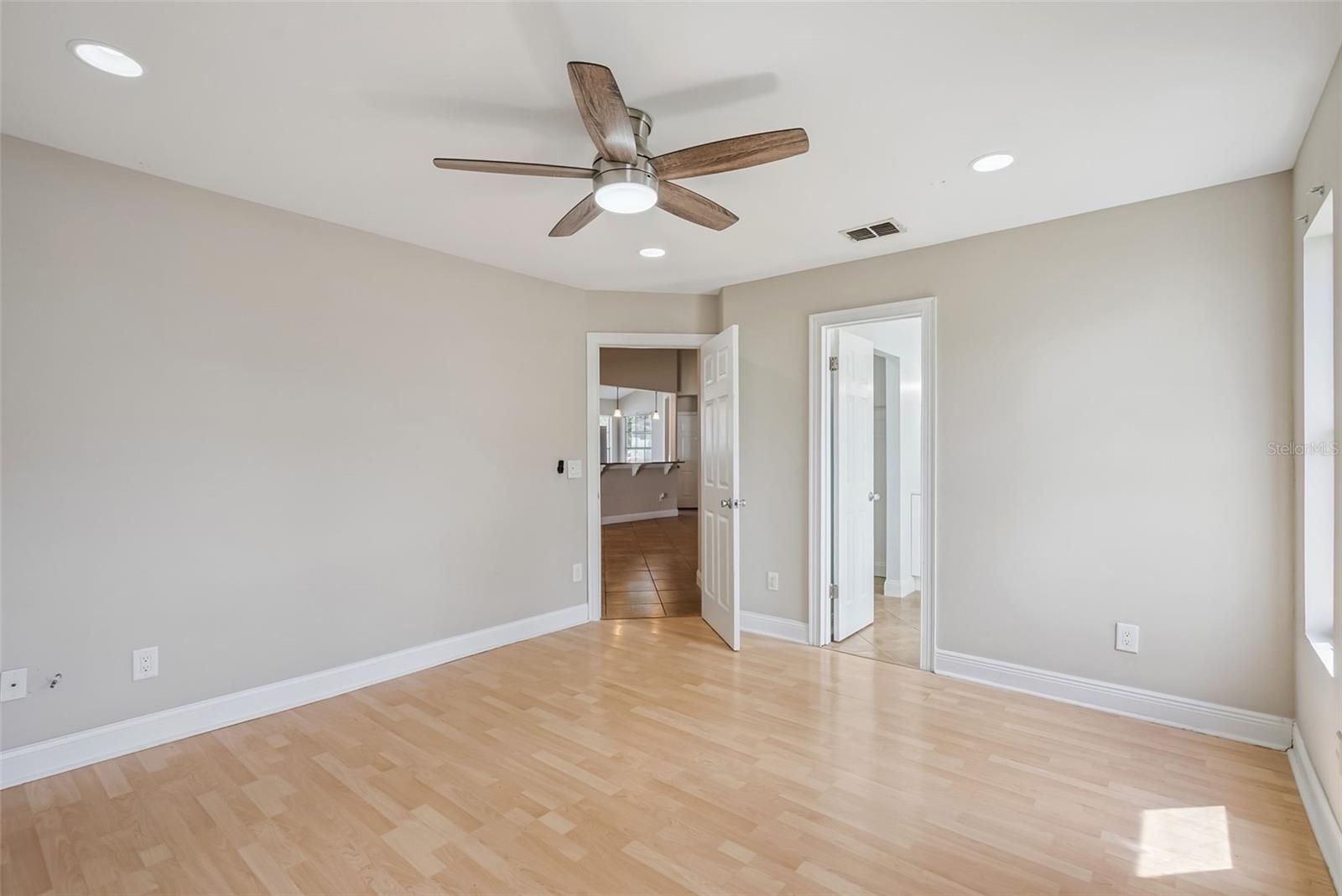 Image 21 of 46 For 108 Edgewater Circle