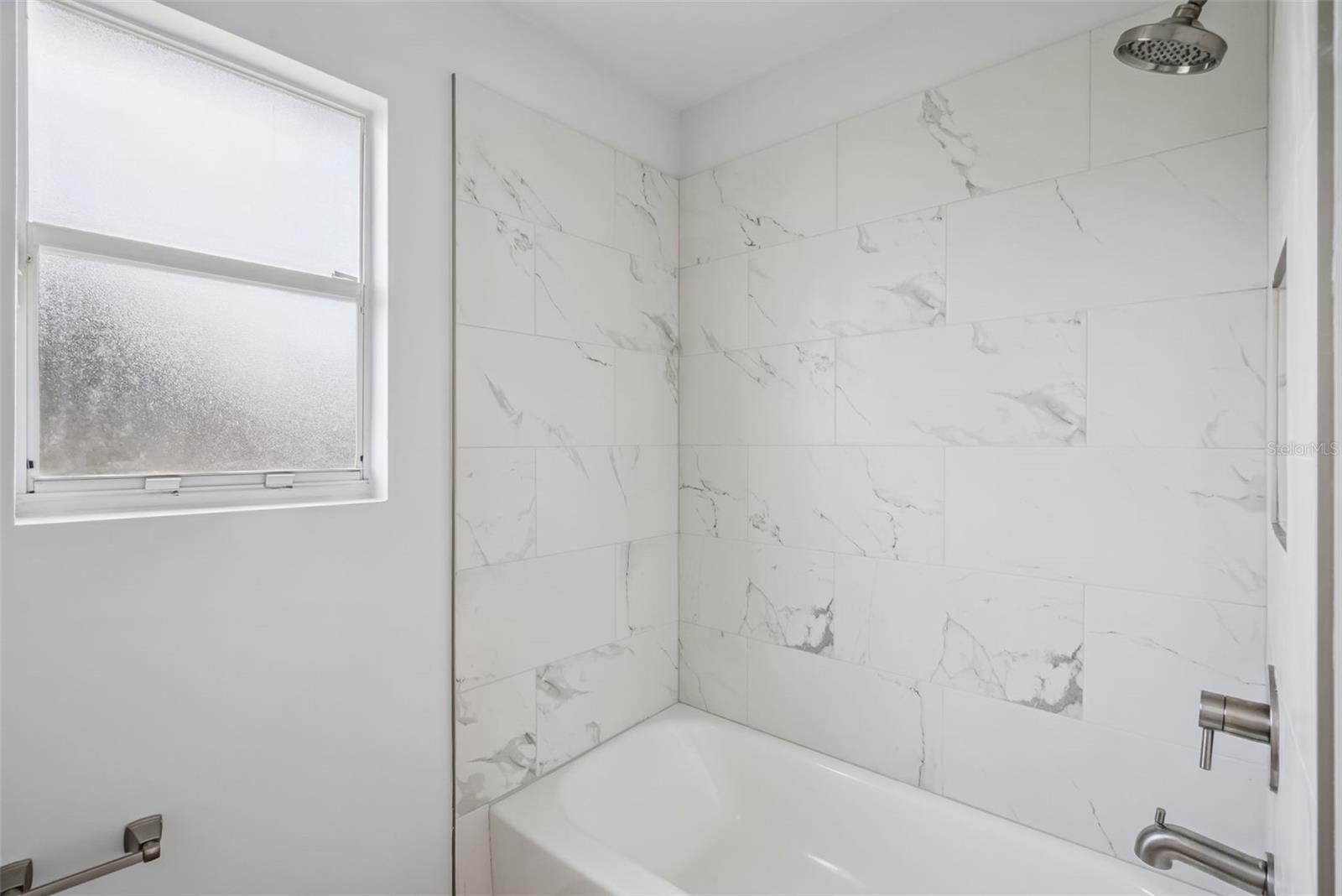 Image 25 of 46 For 108 Edgewater Circle