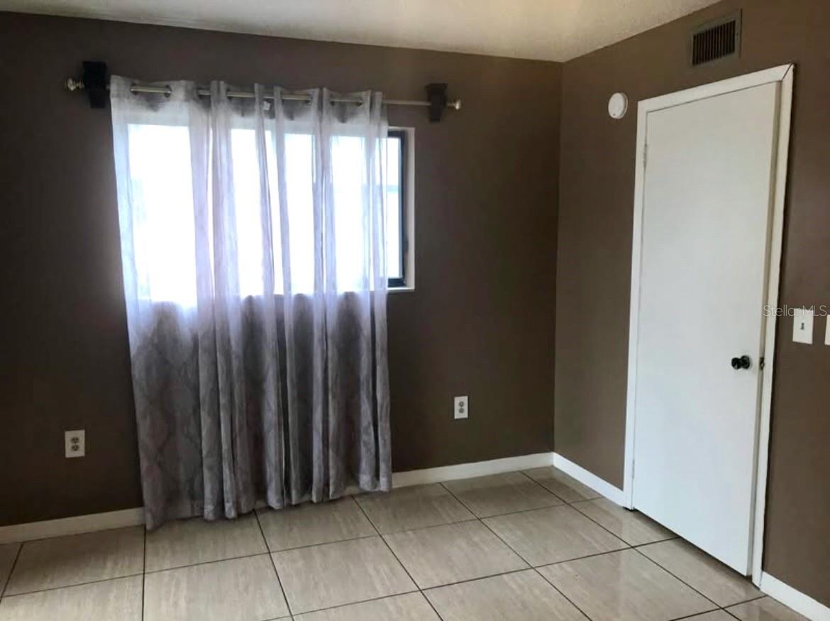 Image 5 of 15 For 2565 Oak Park Way 213