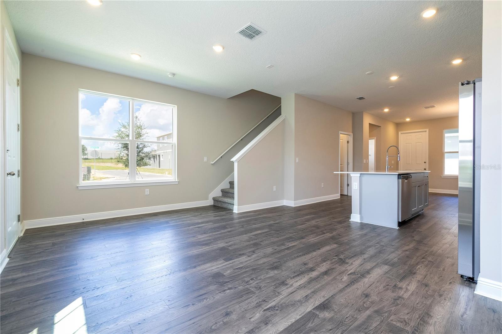 Image 10 of 67 For 16350 Hamlin View Street