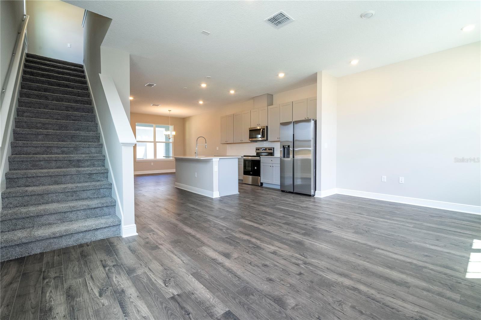 Image 11 of 67 For 16350 Hamlin View Street