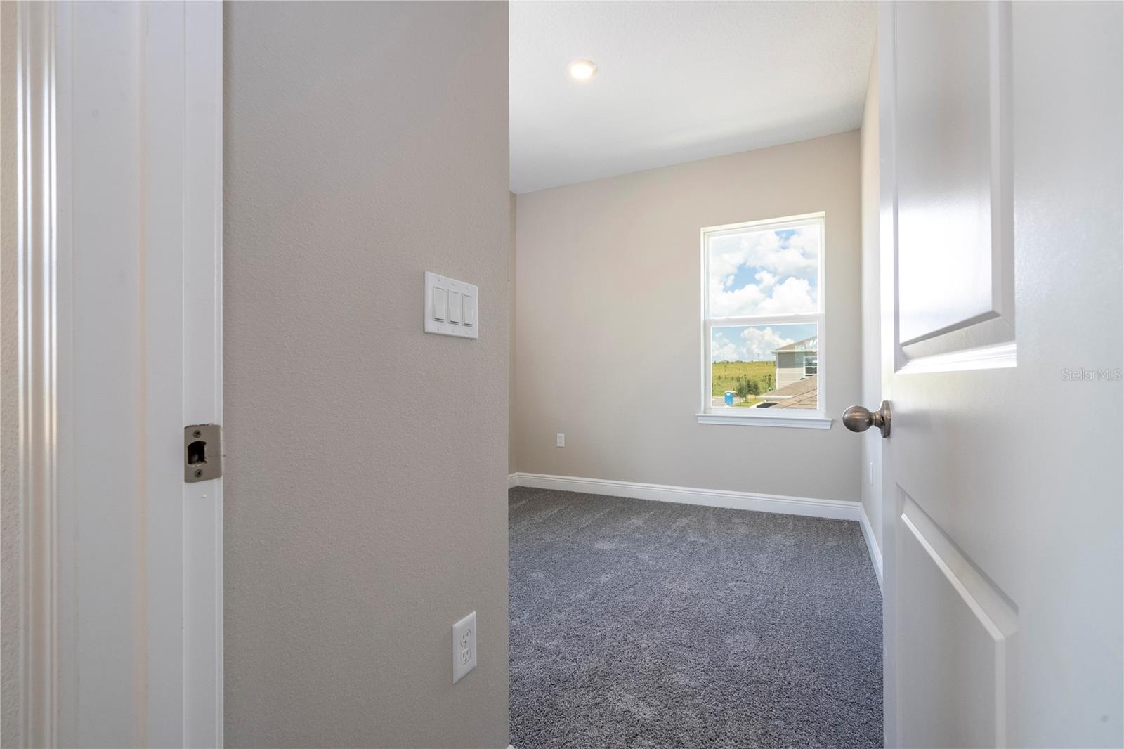 Image 32 of 67 For 16350 Hamlin View Street
