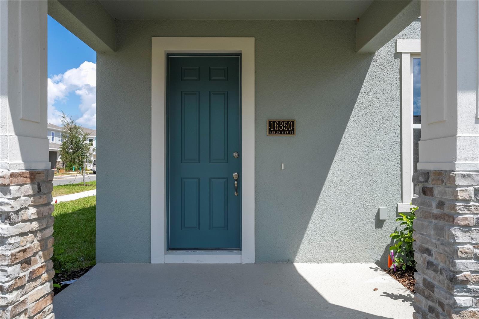 Image 4 of 67 For 16350 Hamlin View Street