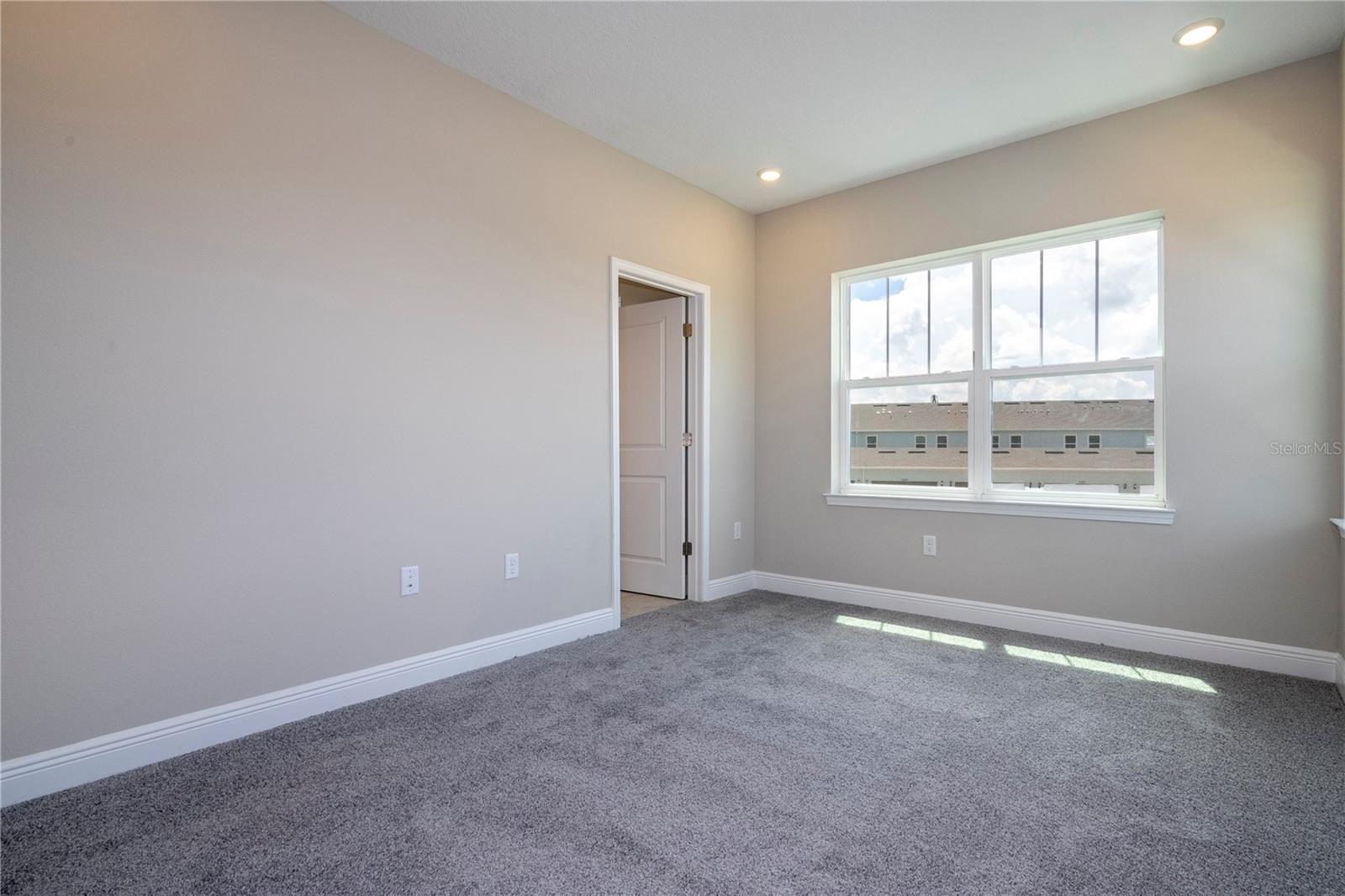 Image 44 of 67 For 16350 Hamlin View Street