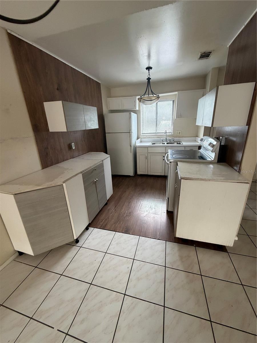 Image 3 of 12 For 5861 Curry Ford Road 12