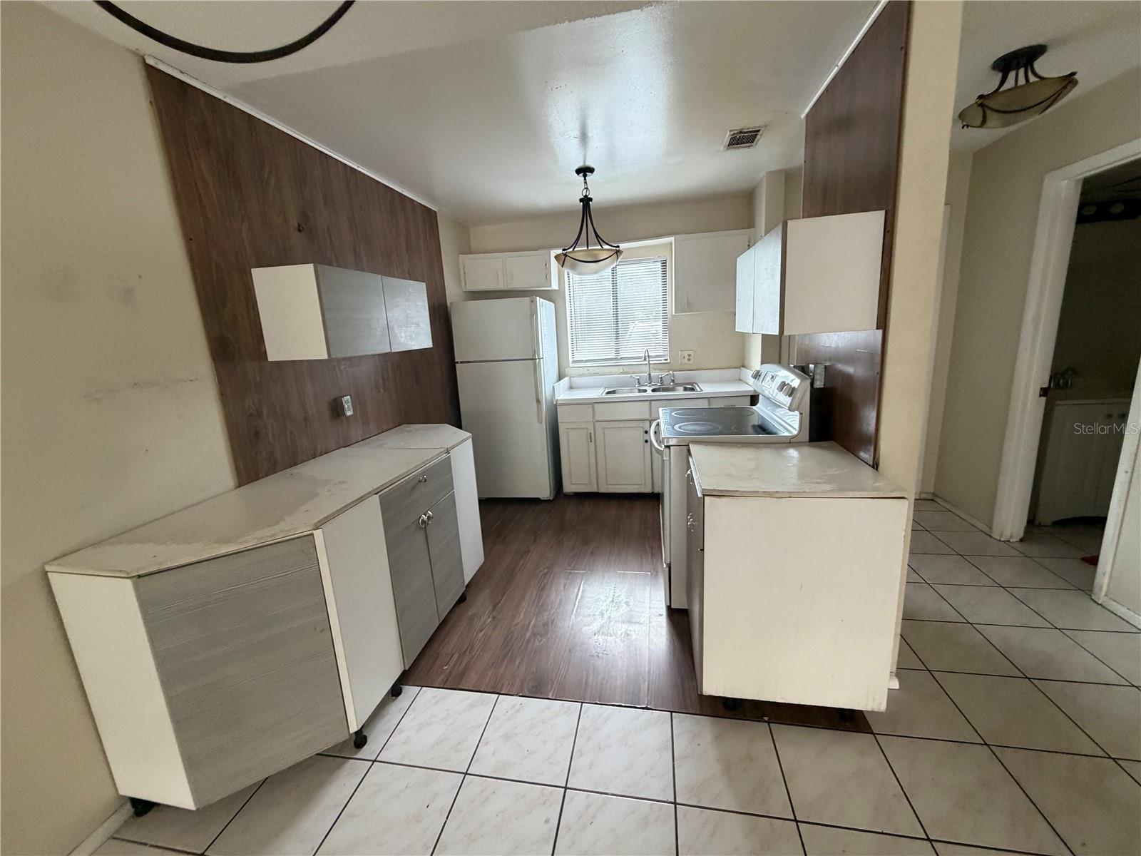 Image 4 of 12 For 5861 Curry Ford Road 12
