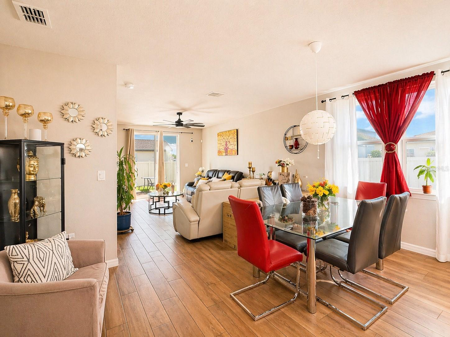 Listing photo id 8 for 445 Mckenna Drive