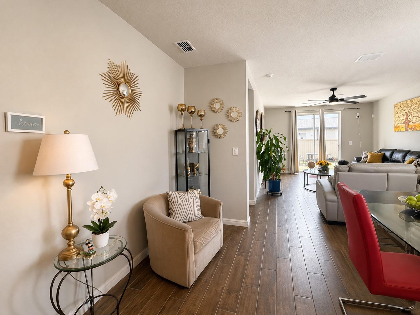 Listing photo id 10 for 445 Mckenna Drive